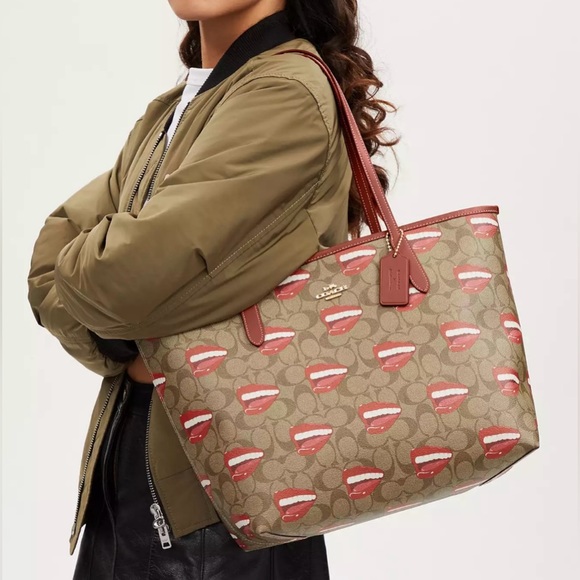 NWT Coach Tote In Signature Canvas - Picture 3 of 14